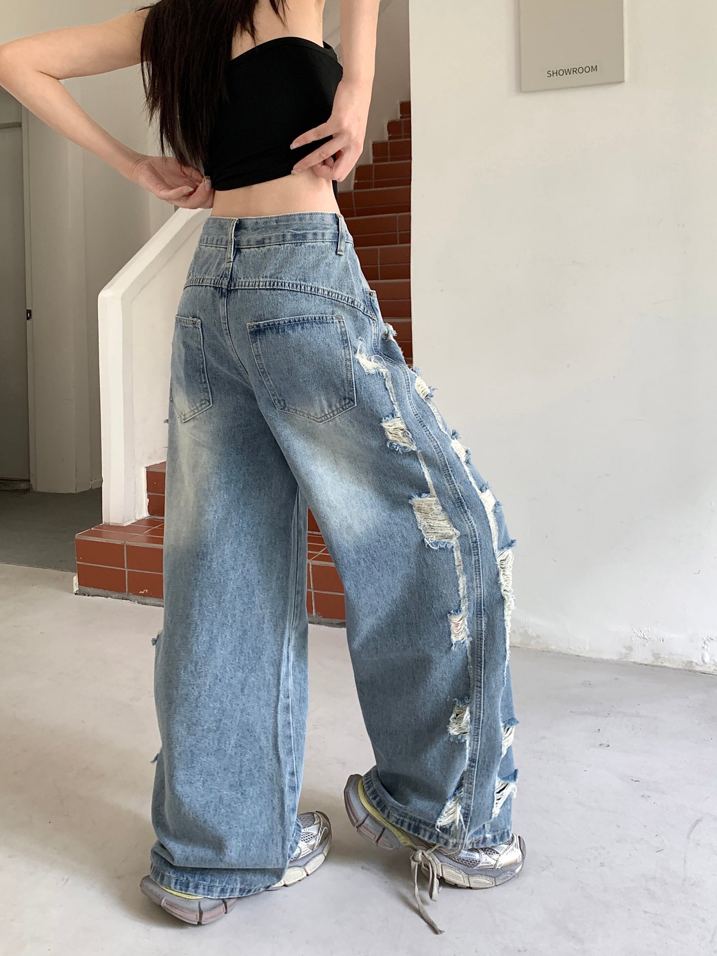 破格有型 破洞直筒牛仔低腰长裤 Rebel Style Low-Rise Straight-Leg Distressed Jeans