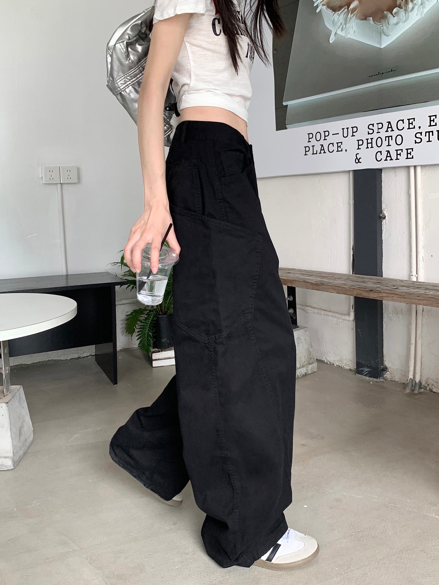 自有主张 弯刀设计美式大口袋牛仔裤 Statement Curved-Cut American Utility Jeans with Oversized Pockets