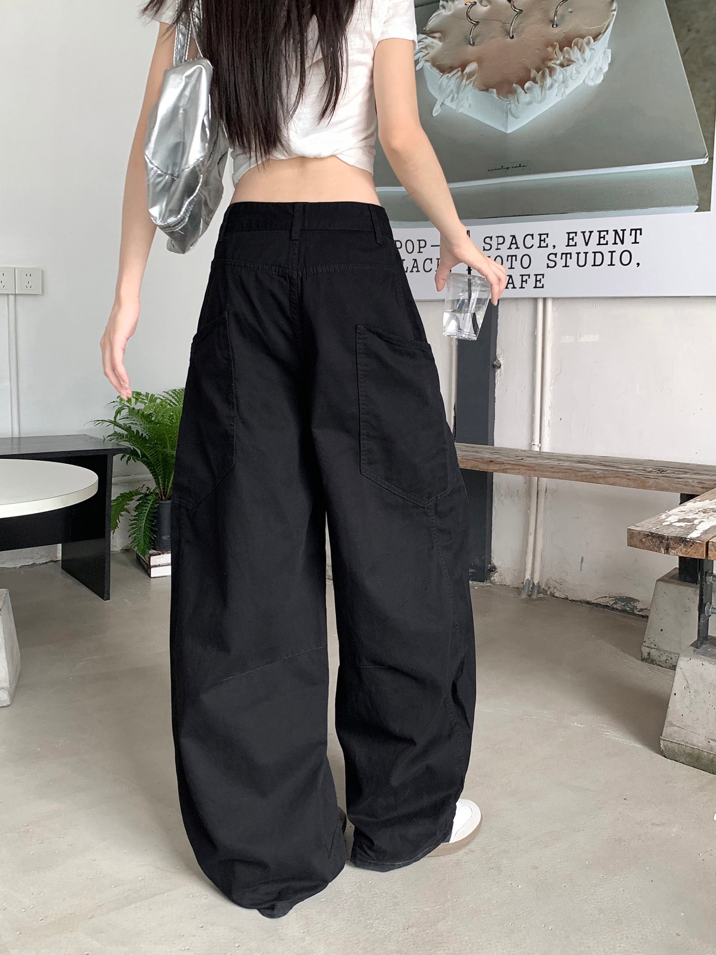 自有主张 弯刀设计美式大口袋牛仔裤 Statement Curved-Cut American Utility Jeans with Oversized Pockets