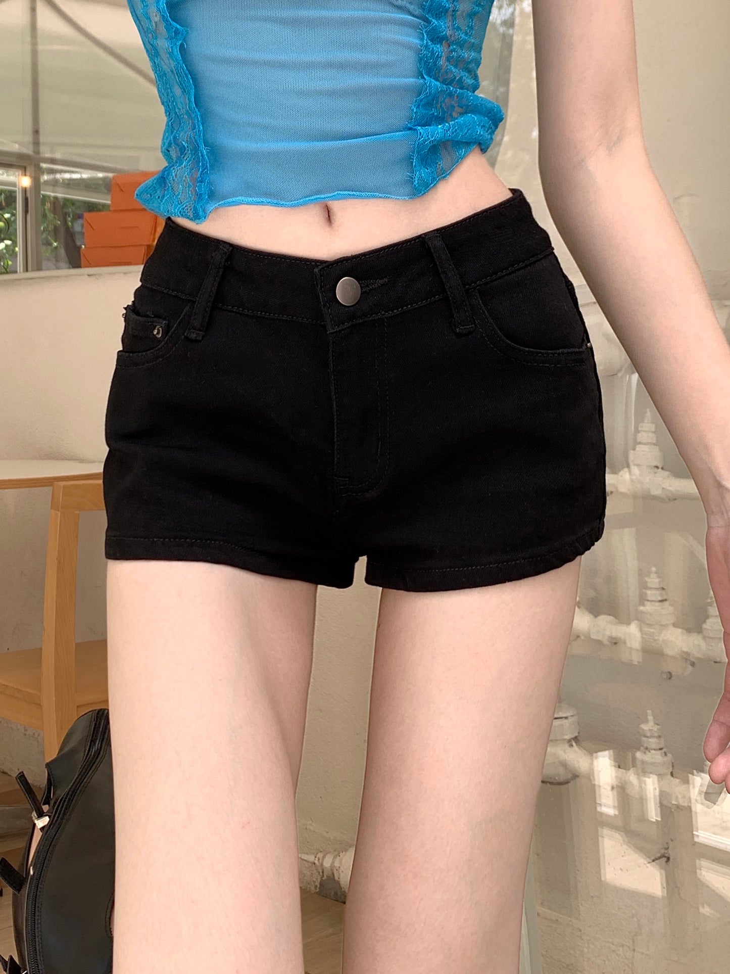 热烈少女 黑色低腰辣妹弹力牛仔短裤 Fierce Girl Black Low-Rise Stretch Denim Shorts