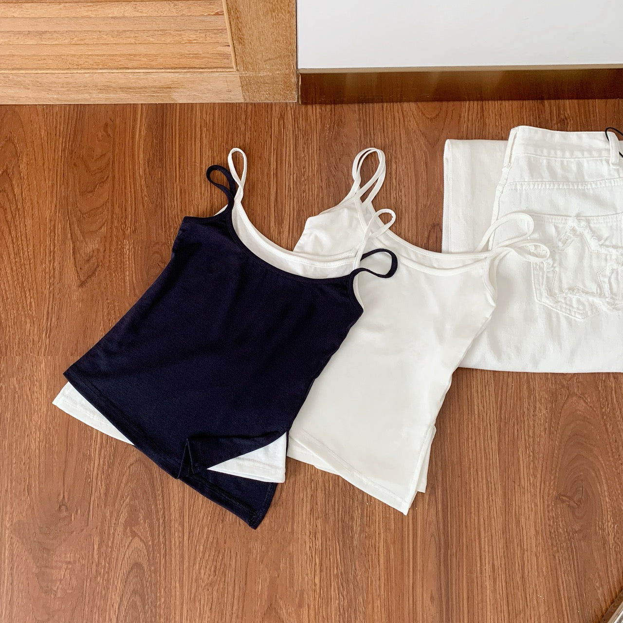 生活小调 假两件叠穿撞色吊带上衣 Everyday Melody Contrast-Layered Two-in-One Camisole Top