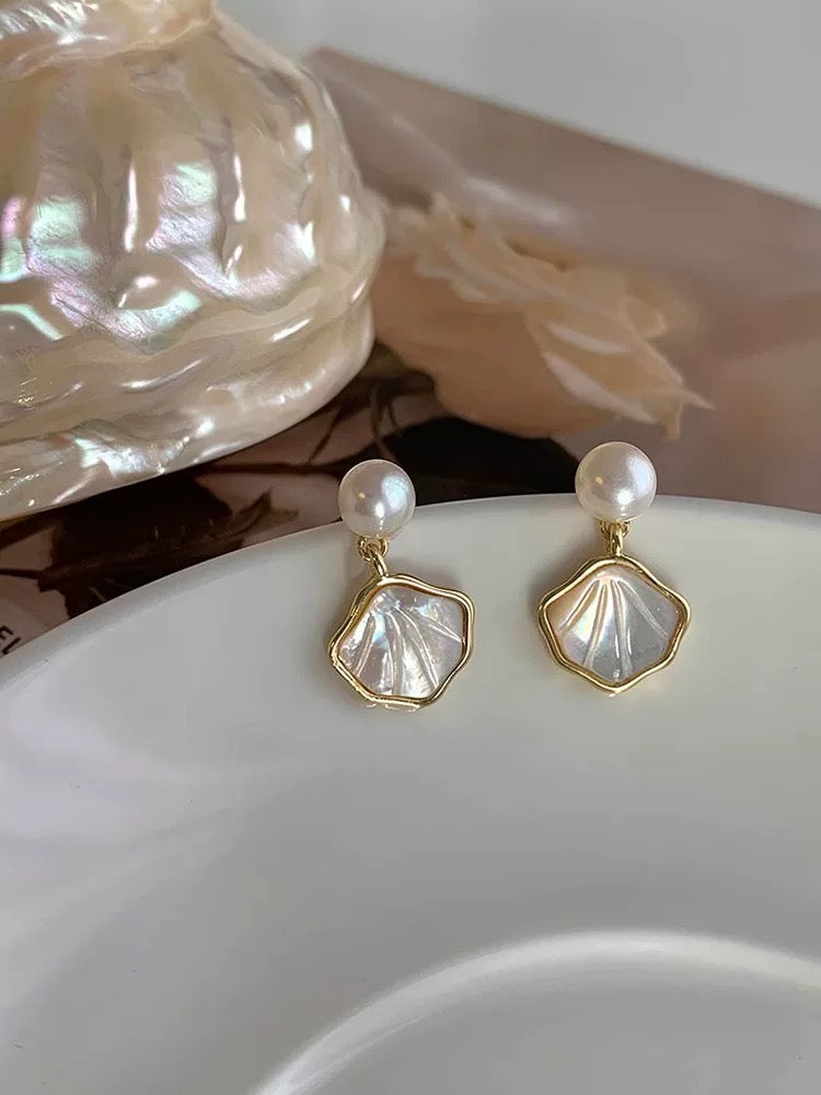 轻奢贝壳 珍珠时尚耳夹耳针 Elegant Shell & Pearl Fashion Earrings – Clip-On & Pierced Styles
