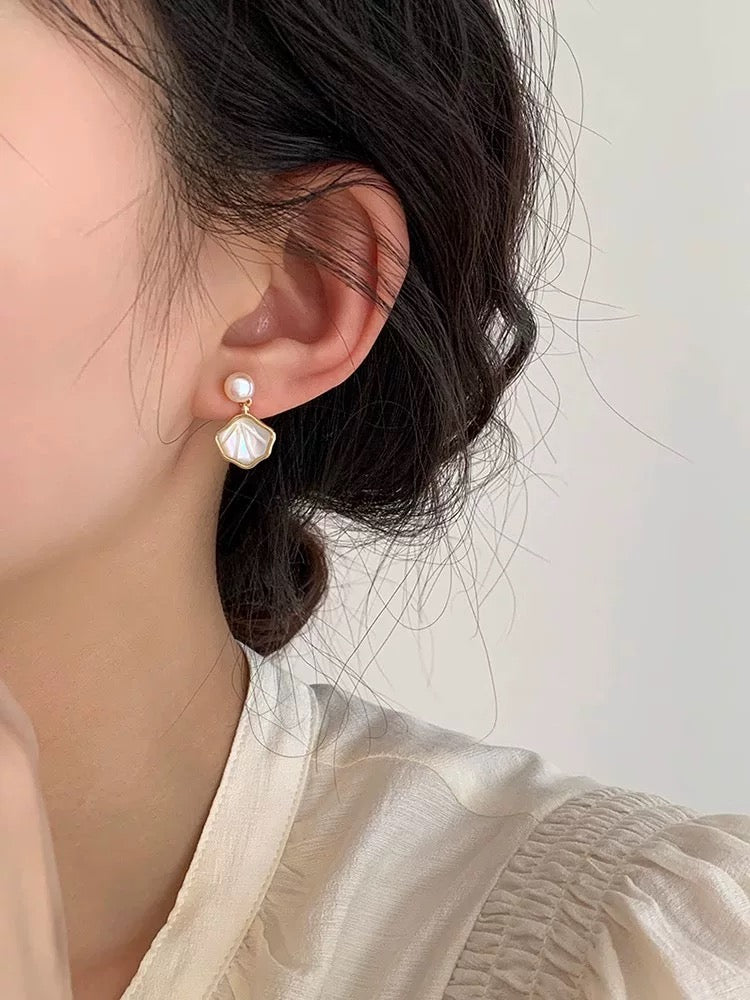 轻奢贝壳 珍珠时尚耳夹耳针 Elegant Shell & Pearl Fashion Earrings – Clip-On & Pierced Styles
