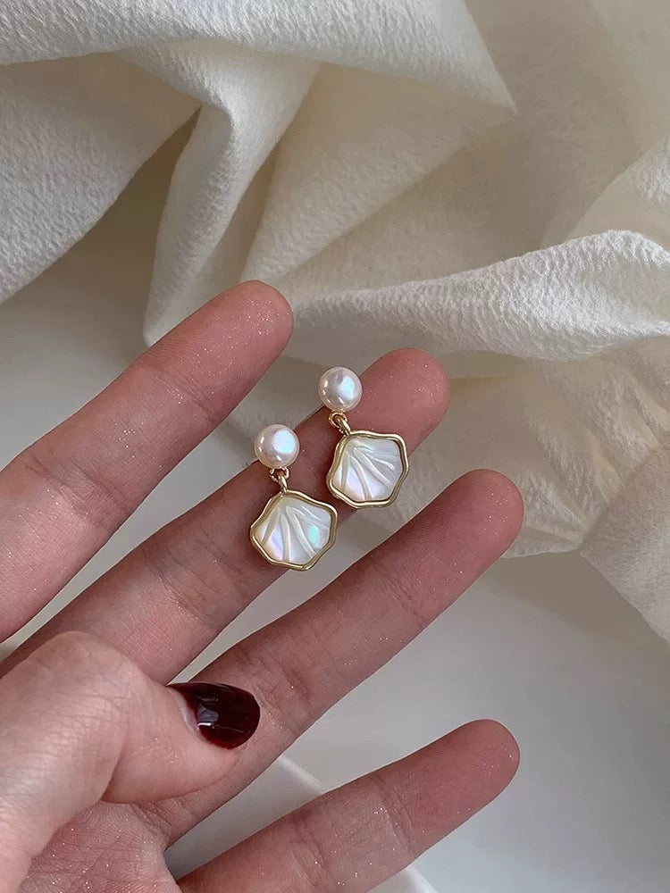 轻奢贝壳 珍珠时尚耳夹耳针 Elegant Shell & Pearl Fashion Earrings – Clip-On & Pierced Styles
