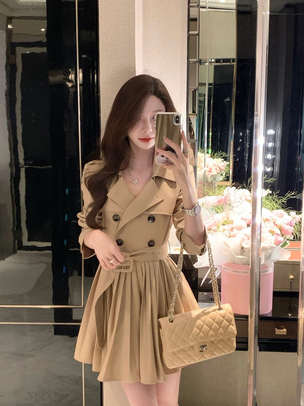 厅里厅气 秋冬性感风衣连衣裙 Elegant and Chic Autumn Trench Coat Dress with a Sexy Touch