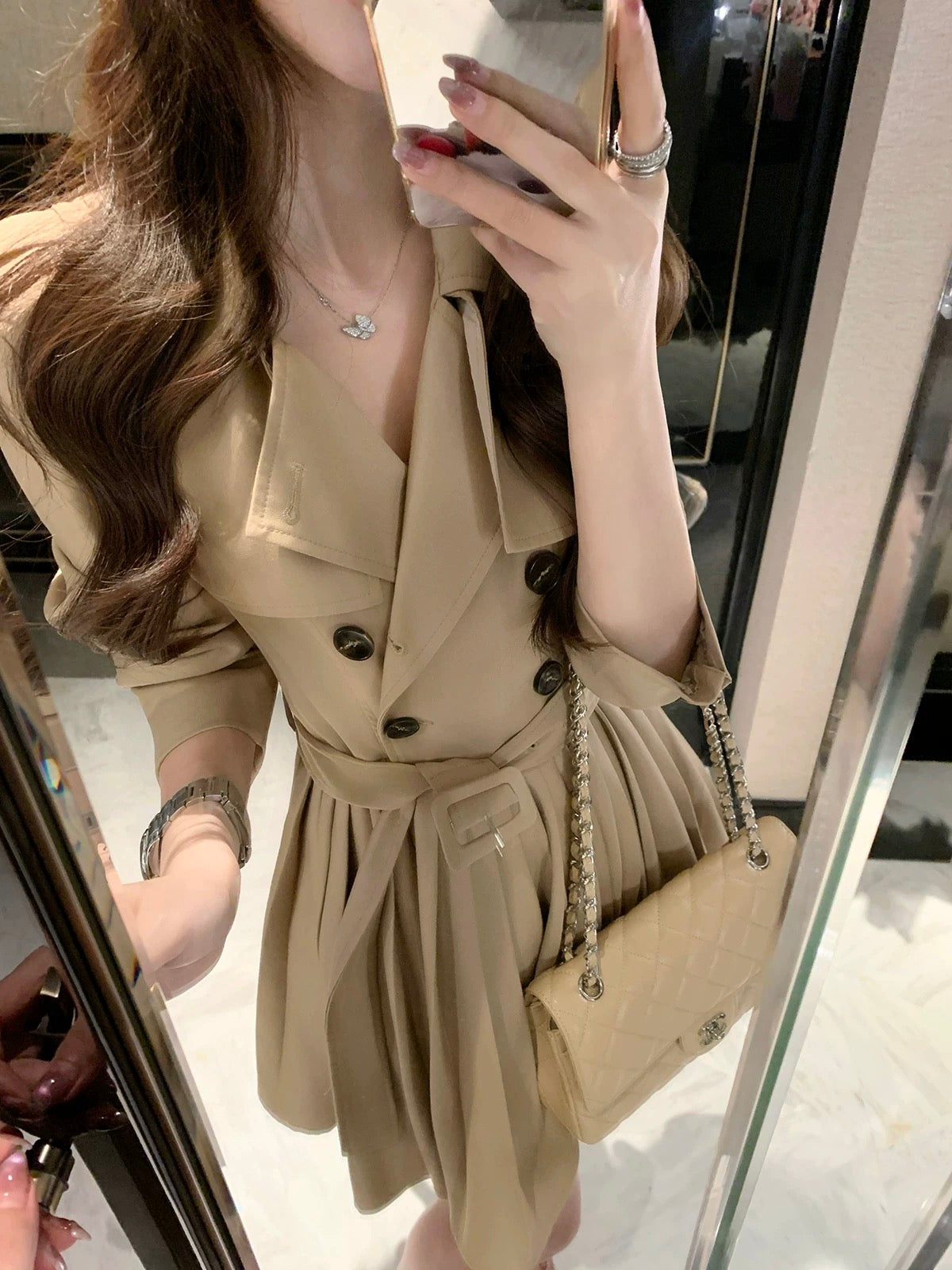 厅里厅气 秋冬性感风衣连衣裙 Elegant and Chic Autumn Trench Coat Dress with a Sexy Touch
