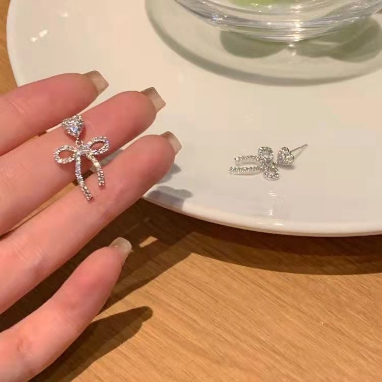 满眼是你 韩系蝴蝶结珍珠简约耳环 All I See Is You - Korean Style Bow & Pearl Minimalist Earrings