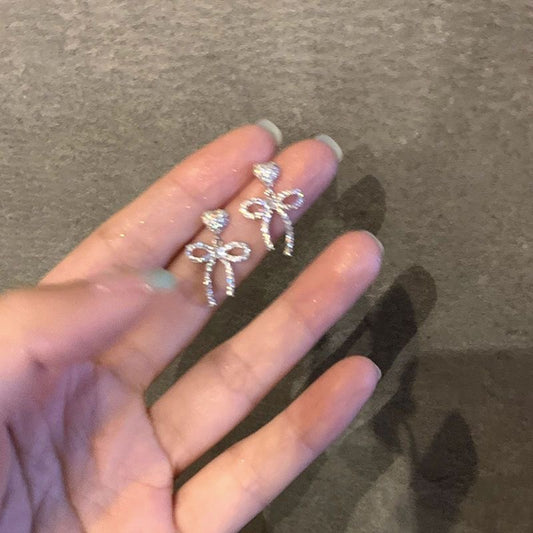 满眼是你 韩系蝴蝶结珍珠简约耳环 All I See Is You - Korean Style Bow & Pearl Minimalist Earrings