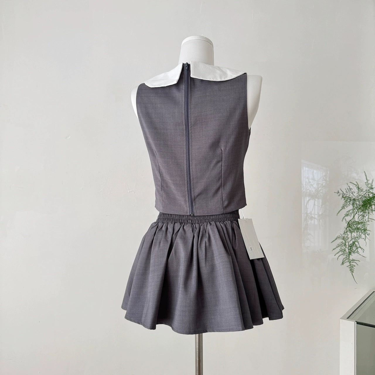 miu系甜菜 学院风马甲半裙套装 Miu-Style Sweet Girl Preppy Vest and Skirt Set