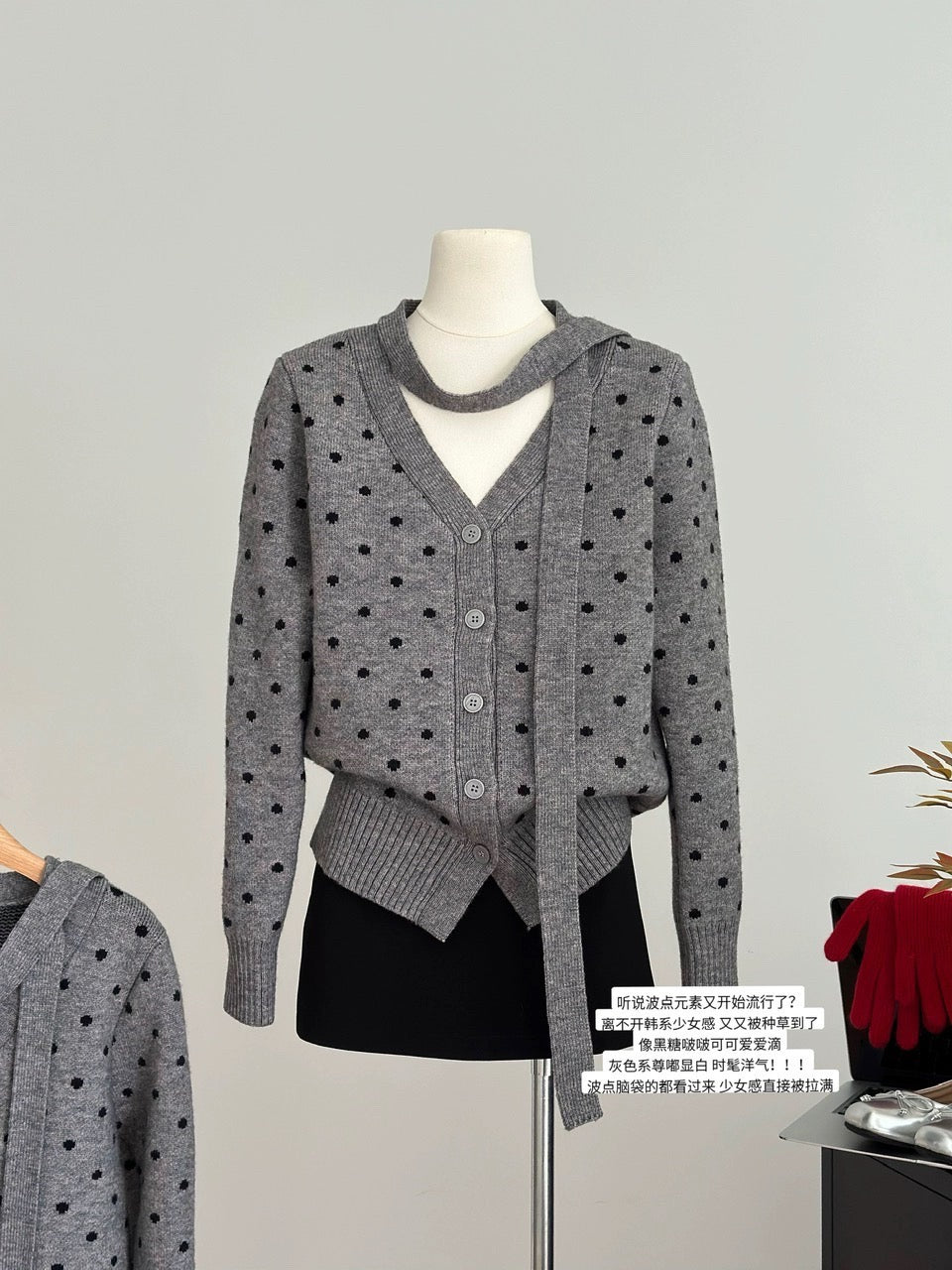 俏皮波妞 蝴蝶结灰色波点针织上衣 Playful Ponyo Bow Gray Polka Dot Knit Top