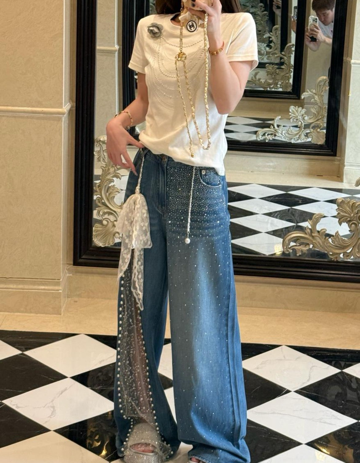 明玉纱依 亮钻珍珠高腰牛仔裤 Mingyu Shayi High-Waisted Jeans with Rhinestones and Pearl Embellishments