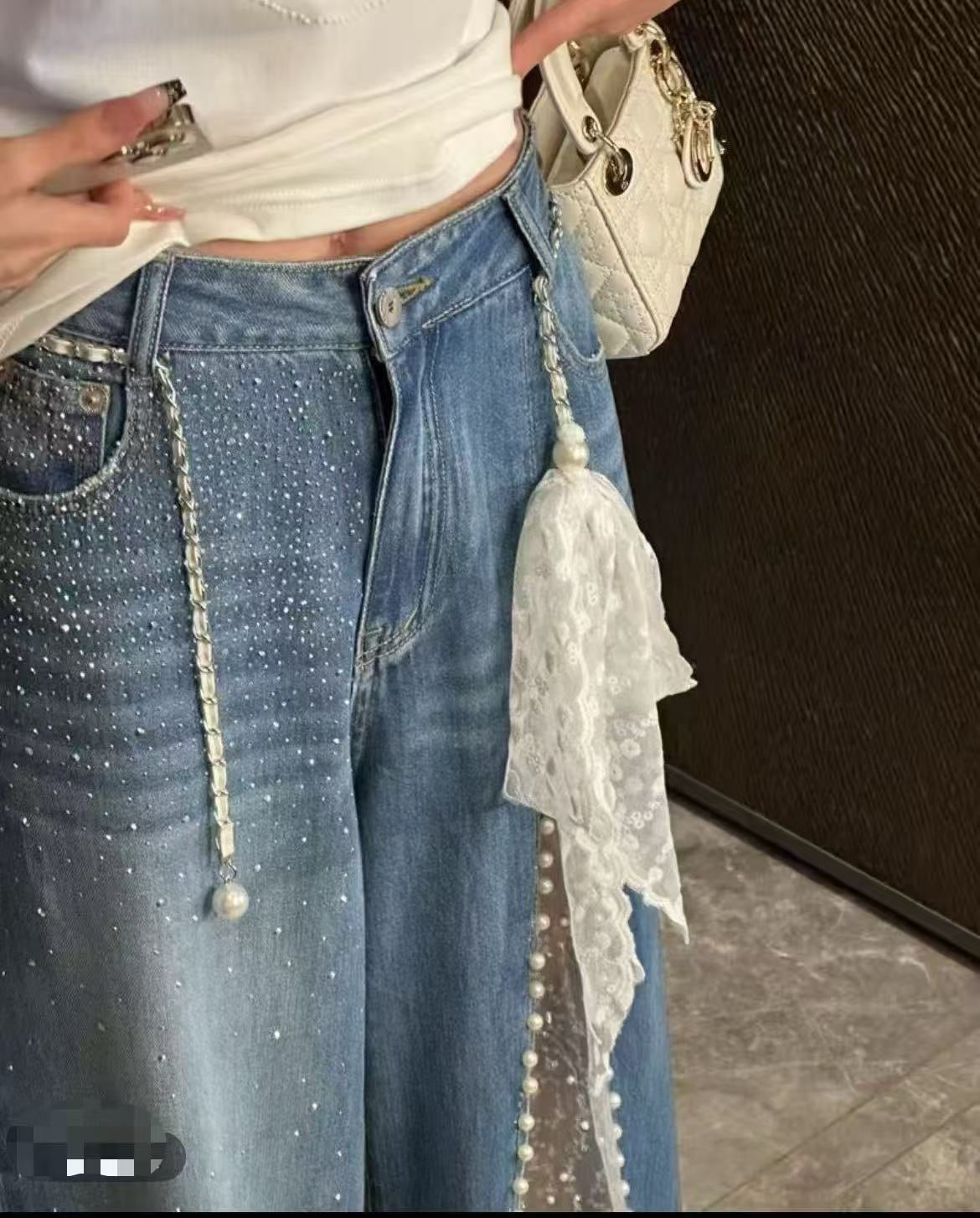 明玉纱依 亮钻珍珠高腰牛仔裤 Mingyu Shayi High-Waisted Jeans with Rhinestones and Pearl Embellishments
