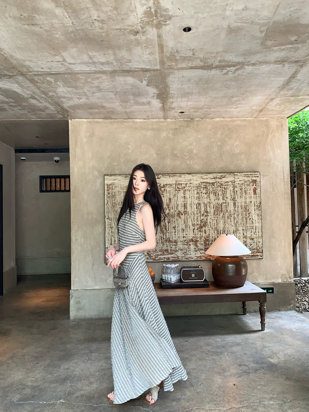 简悦清新 无袖大方得体连衣裙 Simple and Refreshing Sleeveless Dress – Elegant and Graceful Style