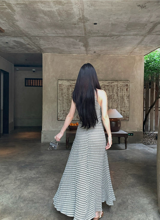 简悦清新 无袖大方得体连衣裙 Simple and Refreshing Sleeveless Dress – Elegant and Graceful Style