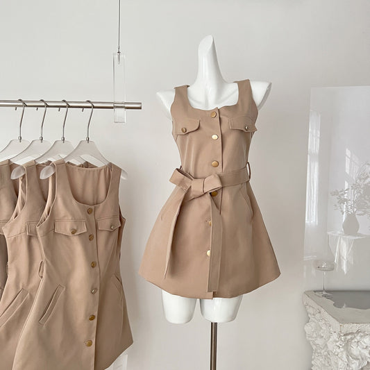 经典格调 气质风衣无袖连衣裙 Classic Style Sleeveless Trench Dress with Elegant Vibes