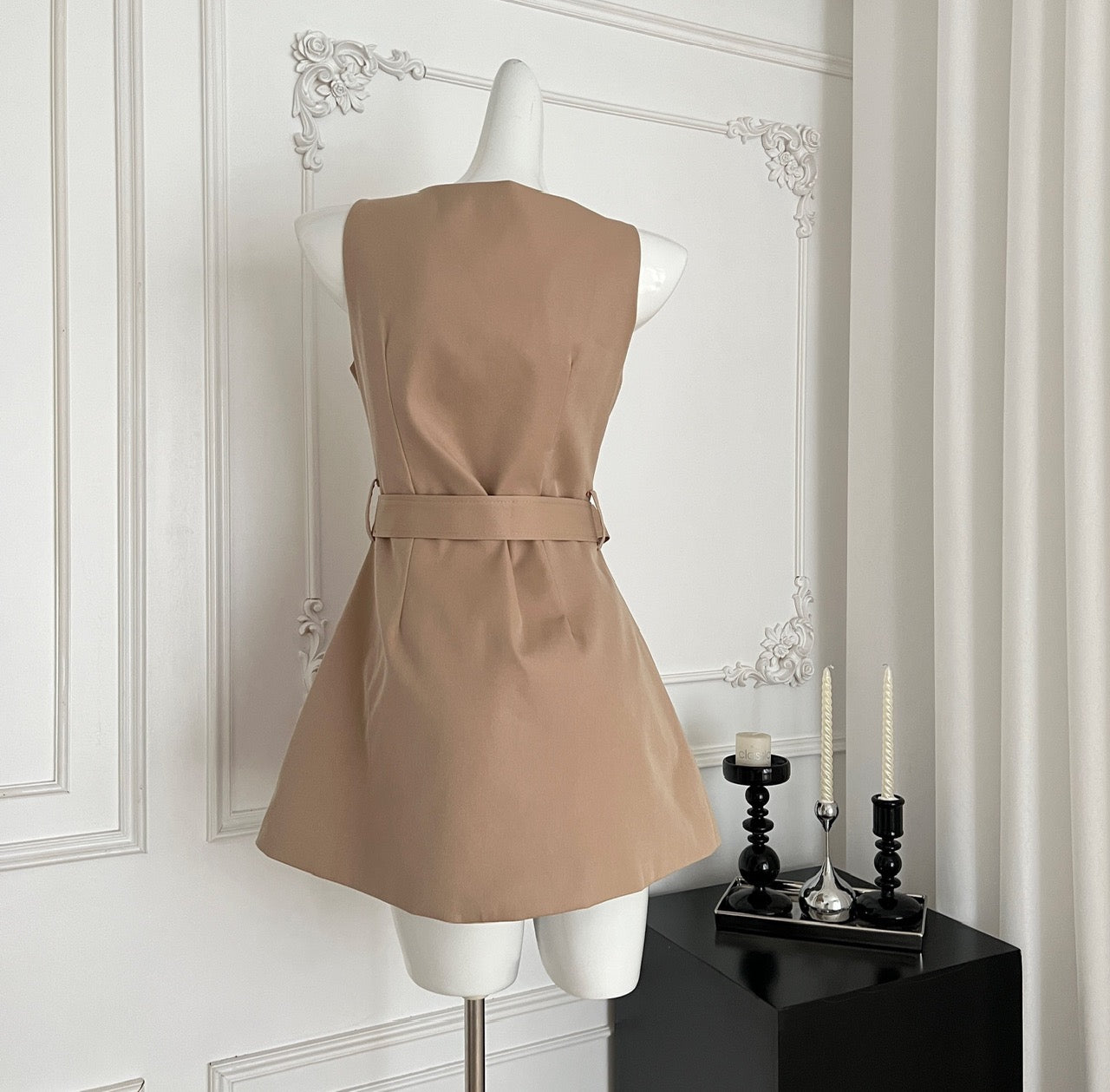经典格调 气质风衣无袖连衣裙 Classic Style Sleeveless Trench Dress with Elegant Vibes