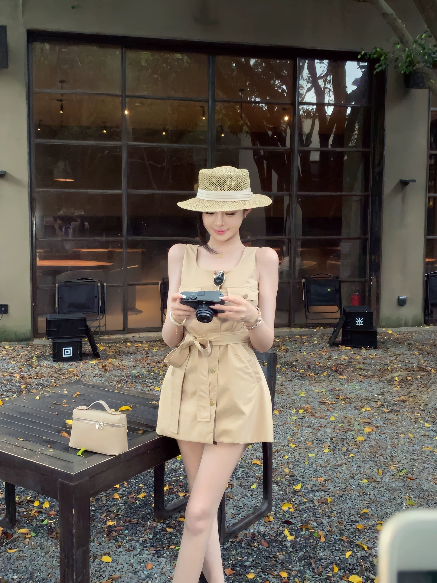 经典格调 气质风衣无袖连衣裙 Classic Style Sleeveless Trench Dress with Elegant Vibes