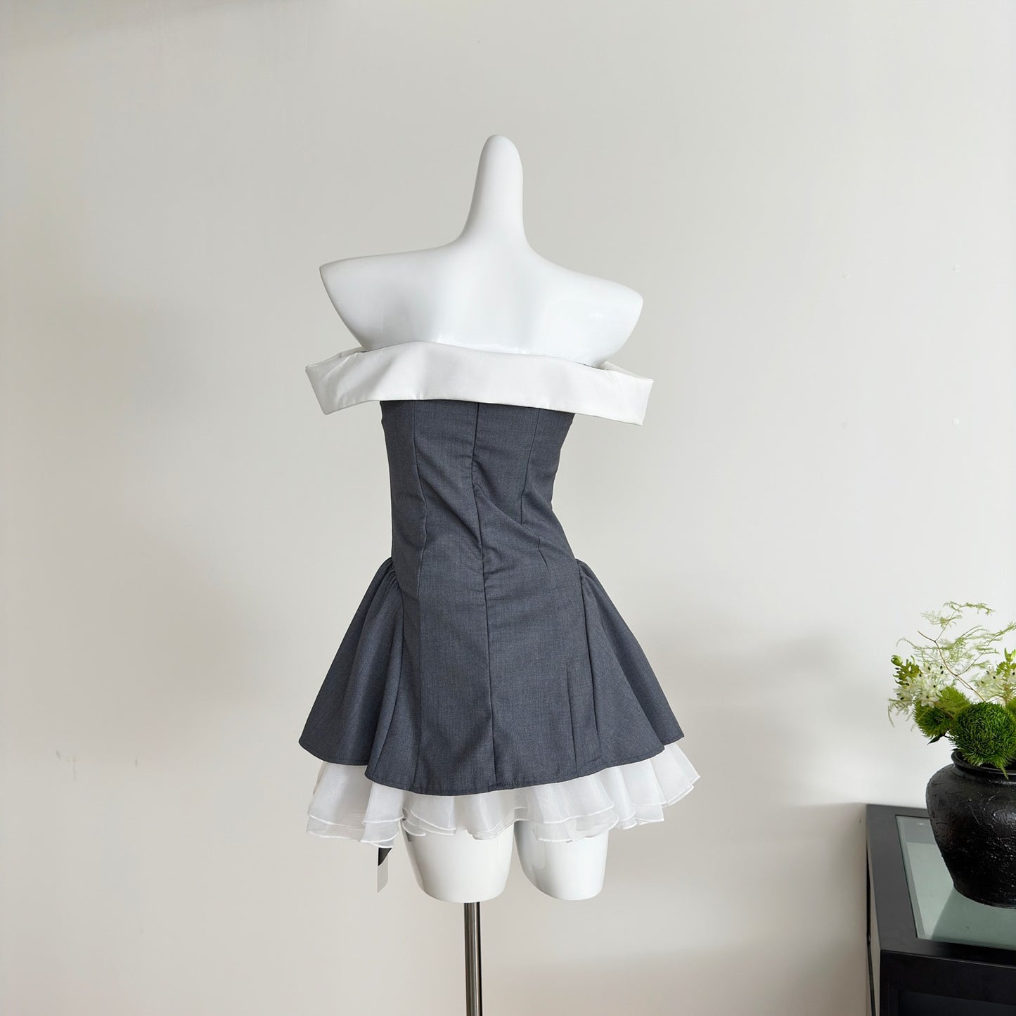 格雷系蝶 撞色一字肩抹胸连衣裙 Gray-Toned Butterfly Color-Block Off-Shoulder Strapless Dress