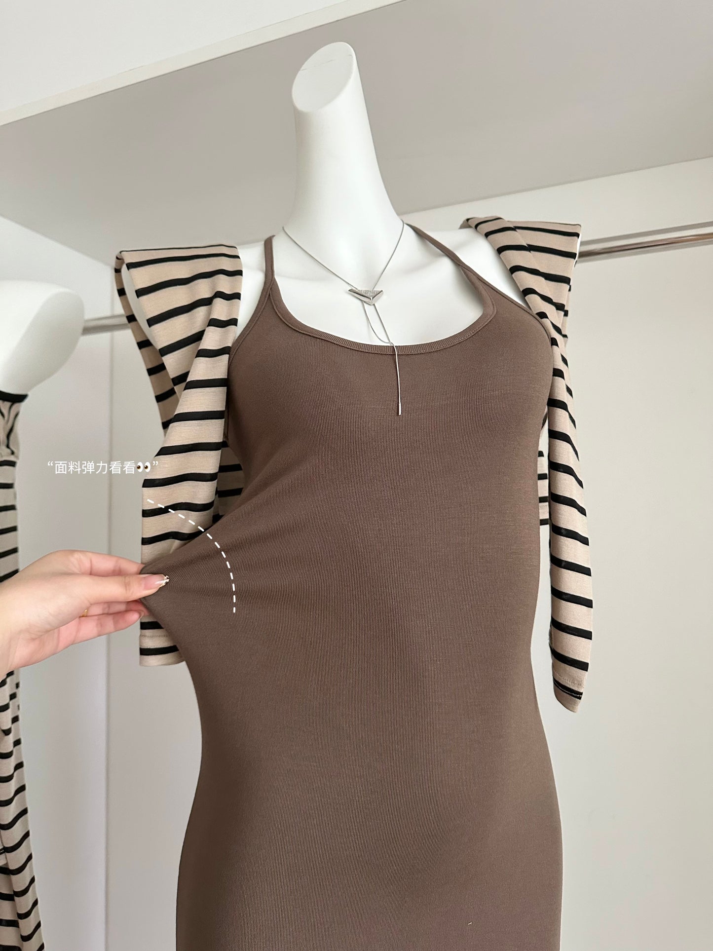 莱赛尔条纹 秋冬上衣吊带连衣裙套装 Lyocell Striped Off-Shoulder Top & Cami Dress Set