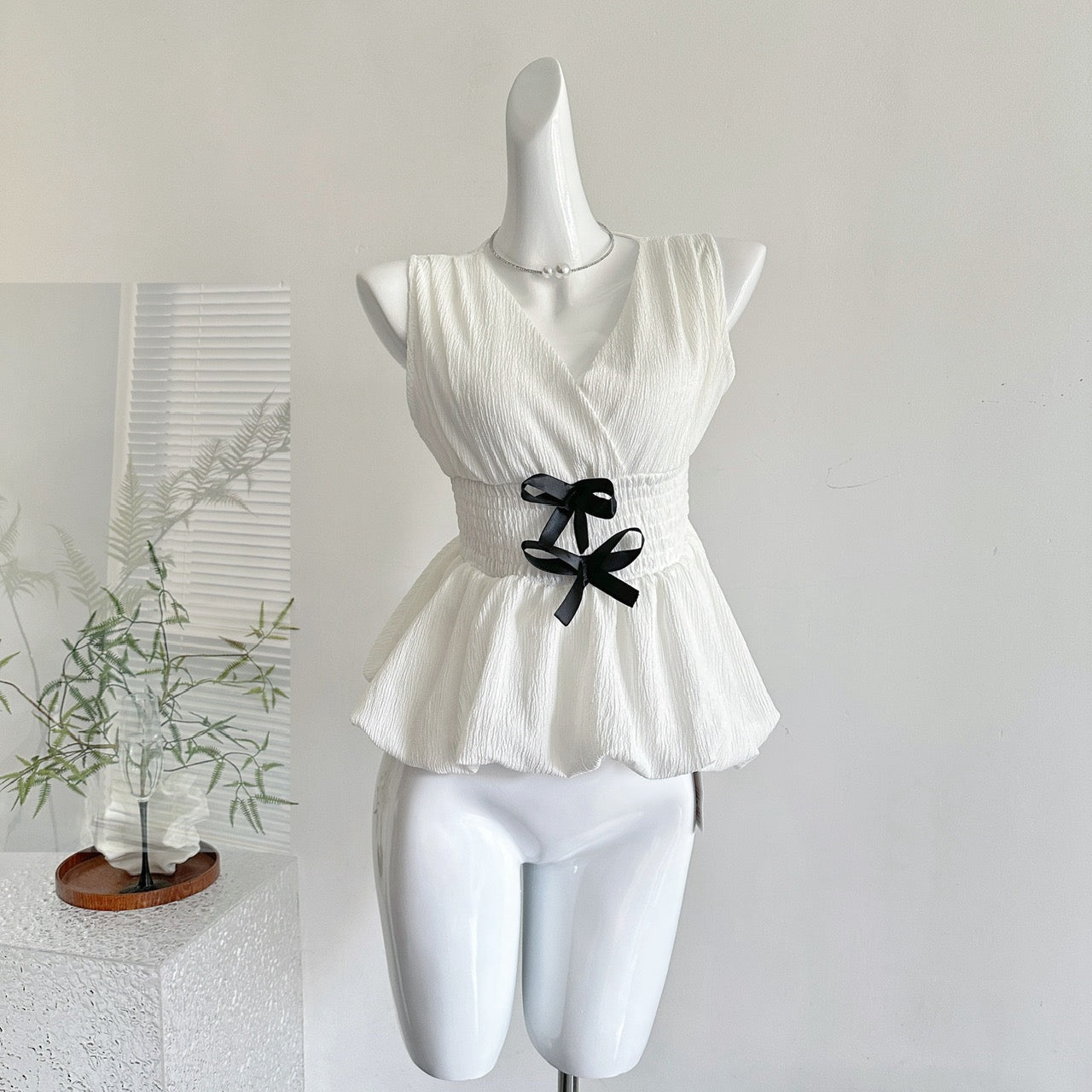 南法女神 V领蝴蝶结上衣 Southern French Goddess V-Neck Bow Blouse