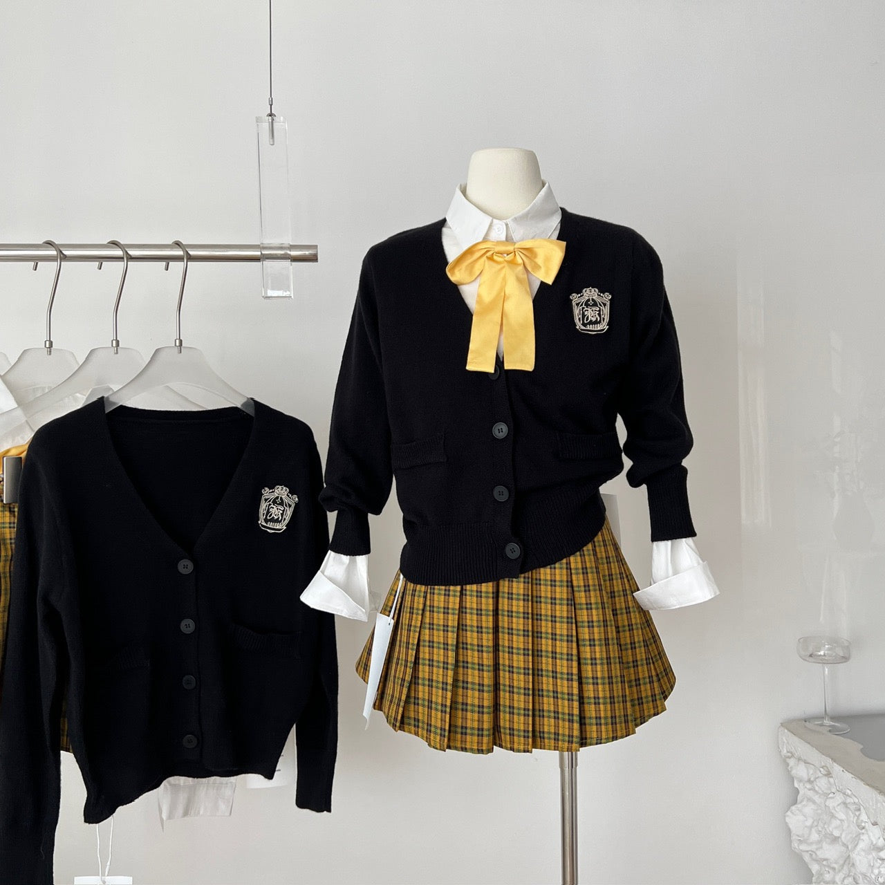 东京女大 JK学院风开衫衬衫半裙套装 Tokyo Women’s University JK Academy-Style Cardigan, Shirt, and Skirt Set
