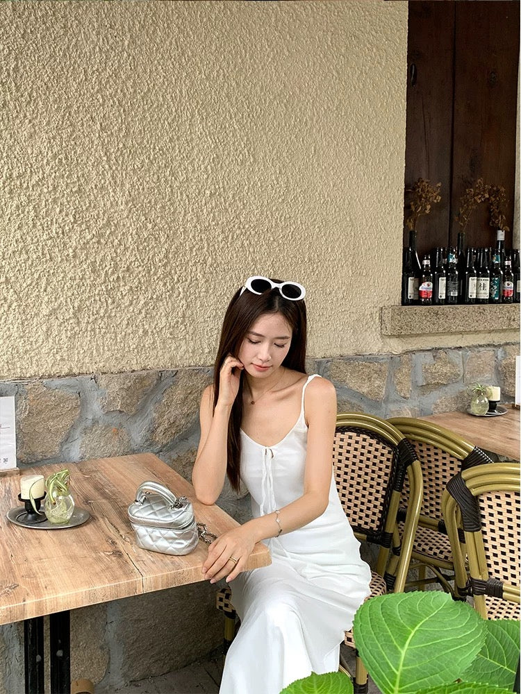 你很漂亮 百搭纯白单一连衣裙 A beautiful - versatile plain white dress