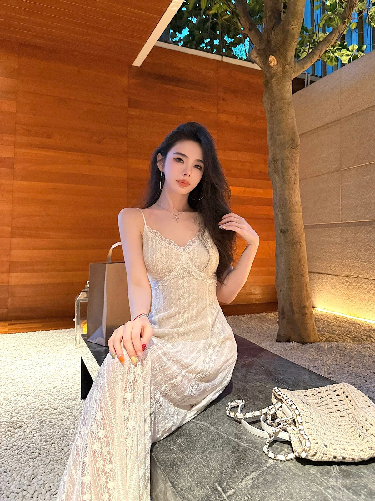 高级浪漫 蕾丝修身设计感白色长裙 High-end romantic stylish design white lace dress