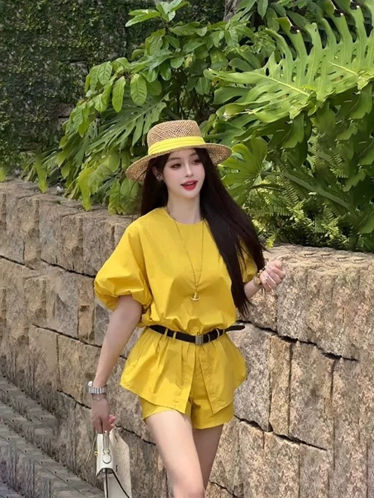 明媚阳光 泡泡袖上衣气质套装 Sunny Elegance – Puff Sleeve Top & Chic Set
