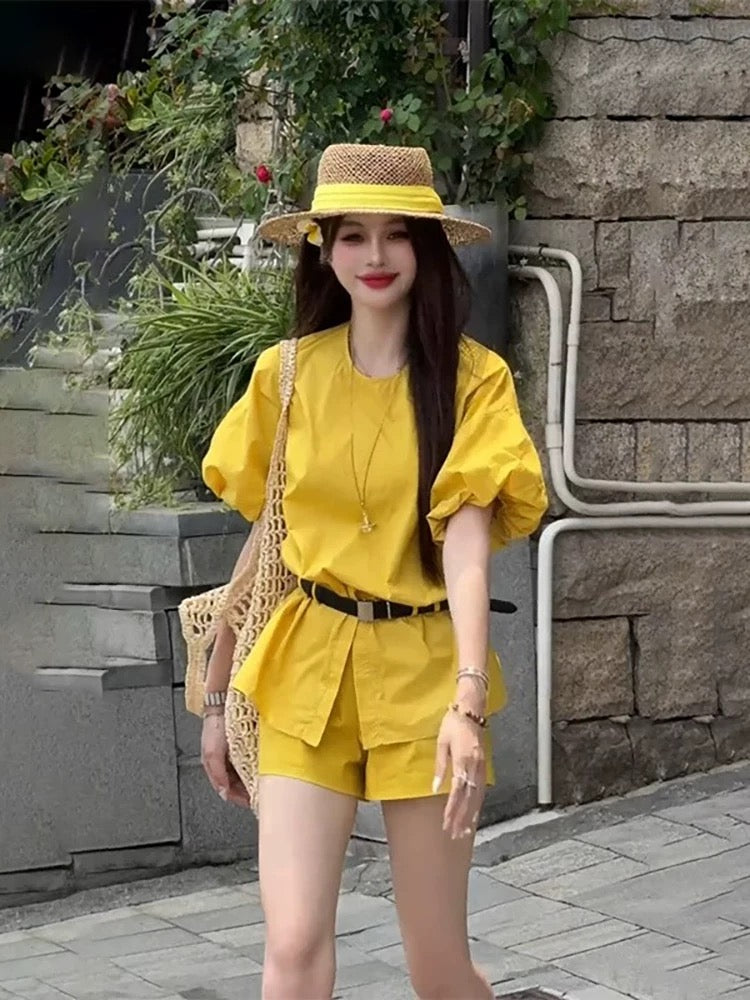 明媚阳光 泡泡袖上衣气质套装 Sunny Elegance – Puff Sleeve Top & Chic Set