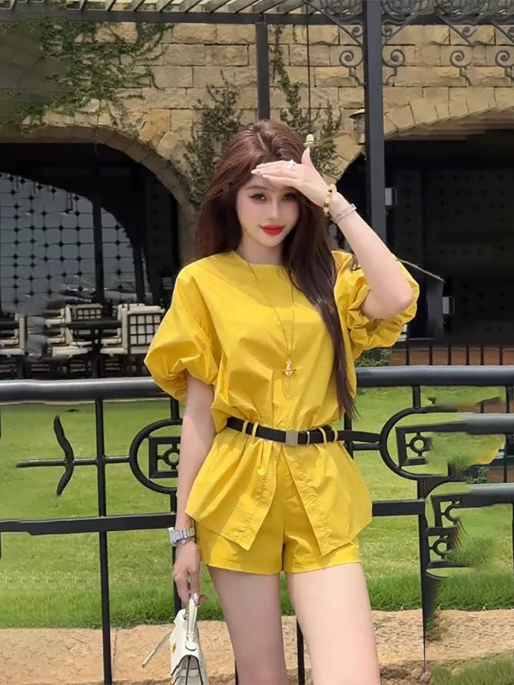 明媚阳光 泡泡袖上衣气质套装 Sunny Elegance – Puff Sleeve Top & Chic Set