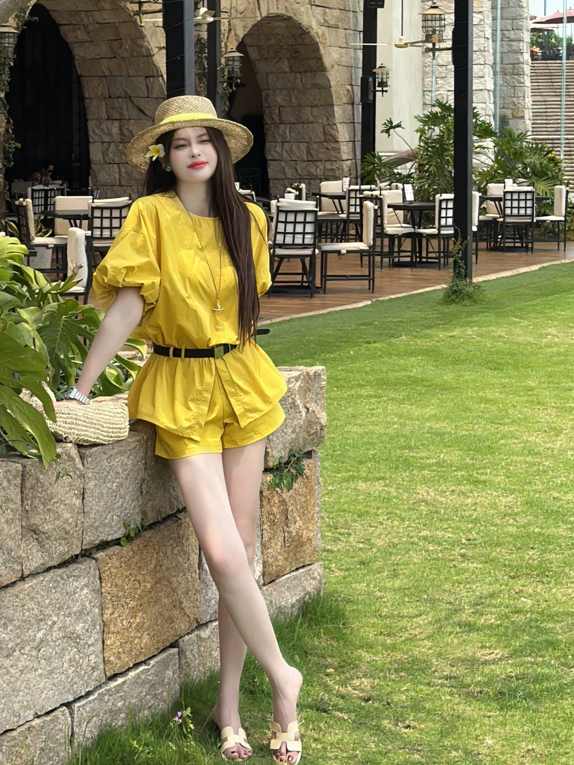 明媚阳光 泡泡袖上衣气质套装 Sunny Elegance – Puff Sleeve Top & Chic Set