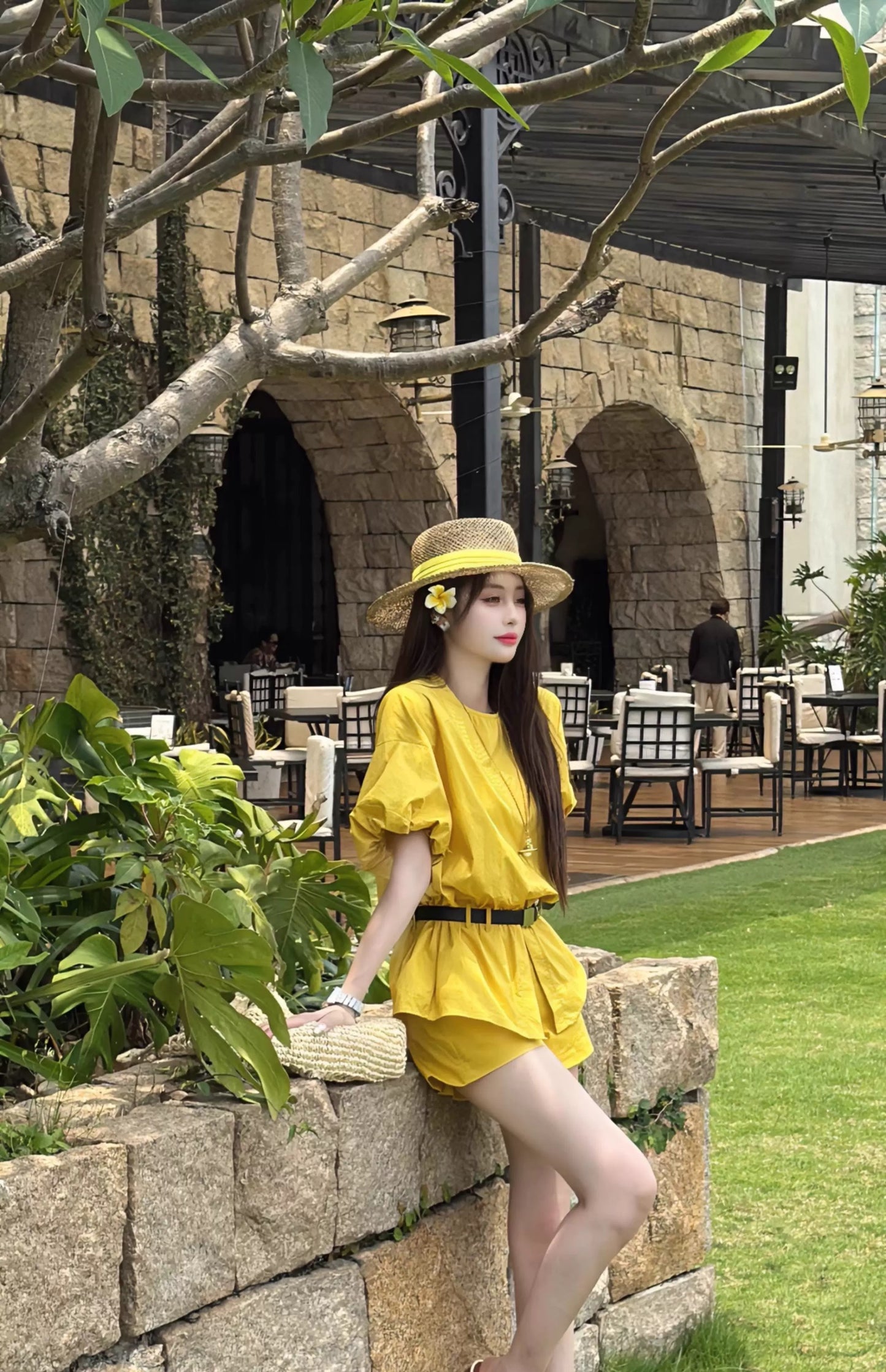 明媚阳光 泡泡袖上衣气质套装 Sunny Elegance – Puff Sleeve Top & Chic Set