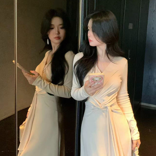 半寸风停 气质优雅V领扭结显瘦连衣裙 Half-Inch Breeze – Elegant V-Neck Twist Slimming Dress