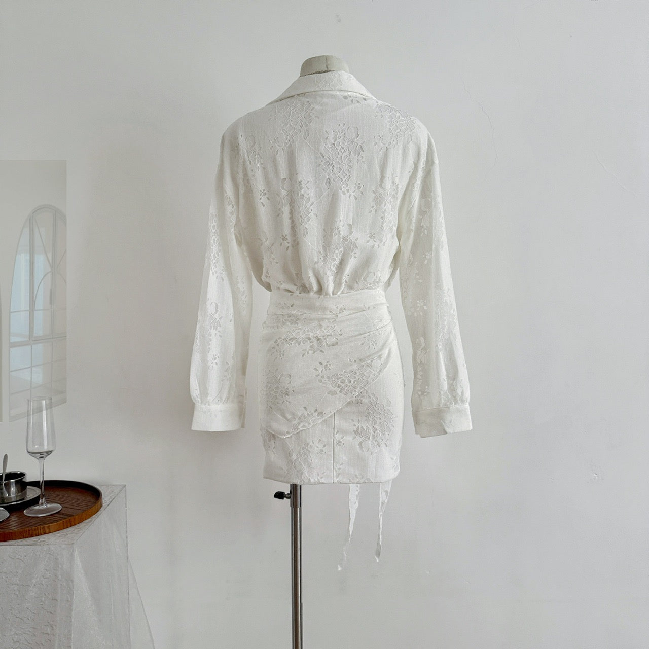 馥芮白茶 镂空蕾丝长袖衬衫裙 Flat White Tea Hollow Lace Long-Sleeve Shirt Dress