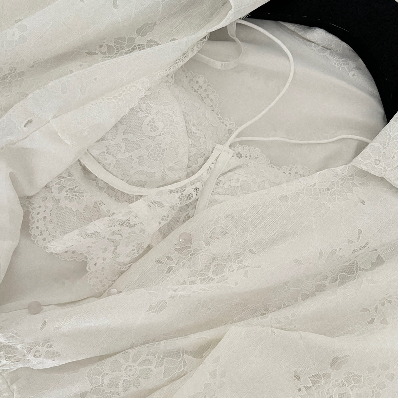馥芮白茶 镂空蕾丝长袖衬衫裙 Flat White Tea Hollow Lace Long-Sleeve Shirt Dress