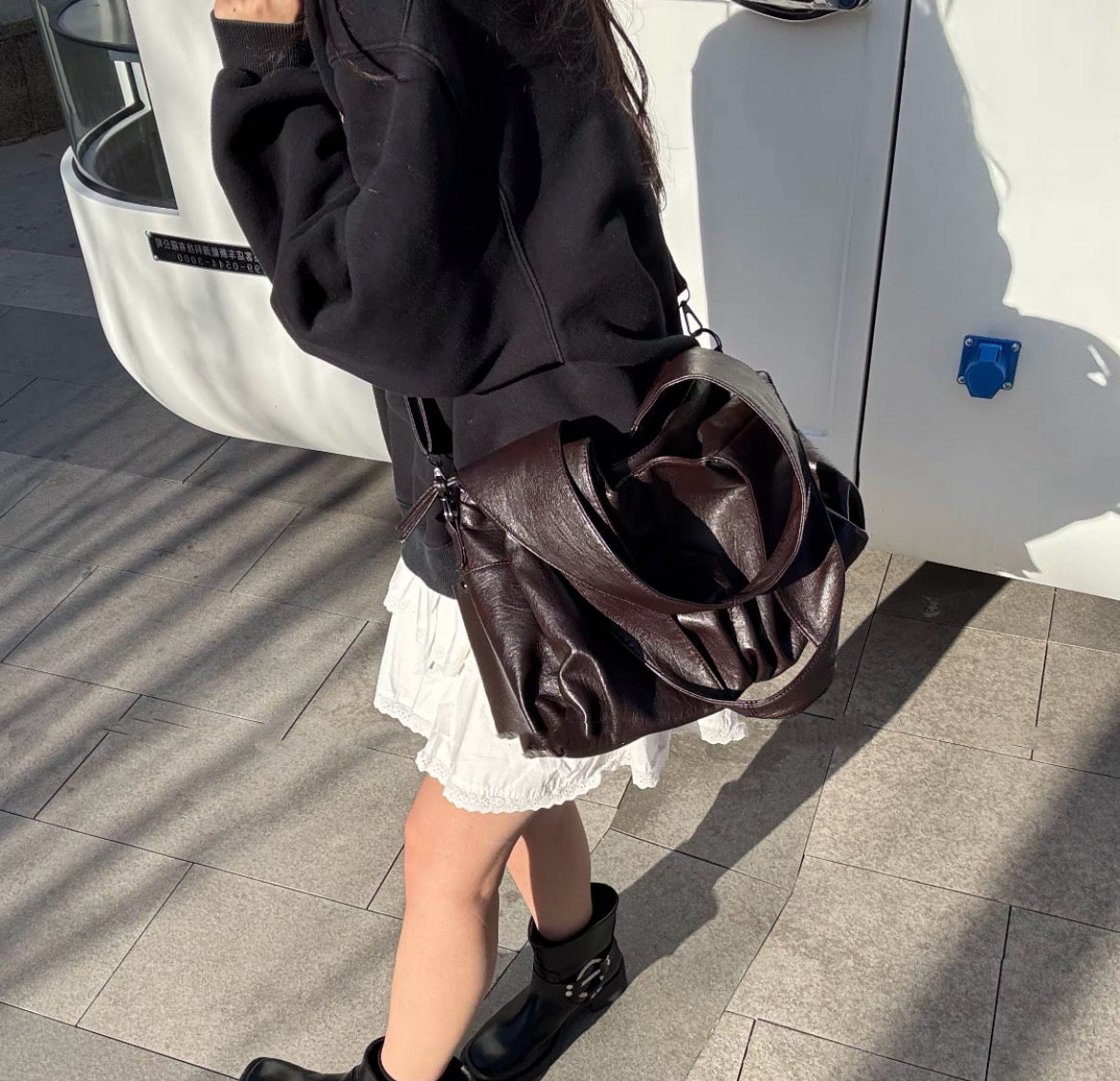 Nine-Pocket Vintage Waxed Leather Black Ins-Style Large Capacity Tote Bag