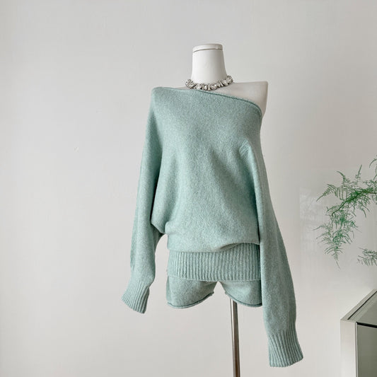薄荷曼波 Lazy-Style Batwing Sleeve Off-Shoulder Sweater