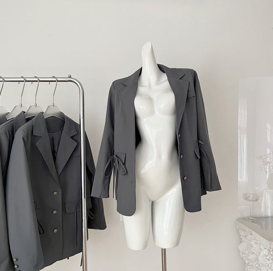高智女孩 休闲韩系慵懒灰色西装外套 “Smart Girl – Casual Korean-Style Relaxed Grey Blazer