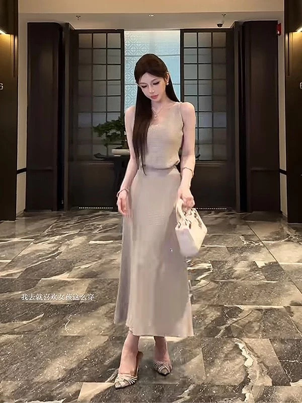 嫩模私服 小众V领亮闪上衣➕半裙套装 Model-Off-Duty Look: Niche V-Neck Sparkly Top + Skirt Set