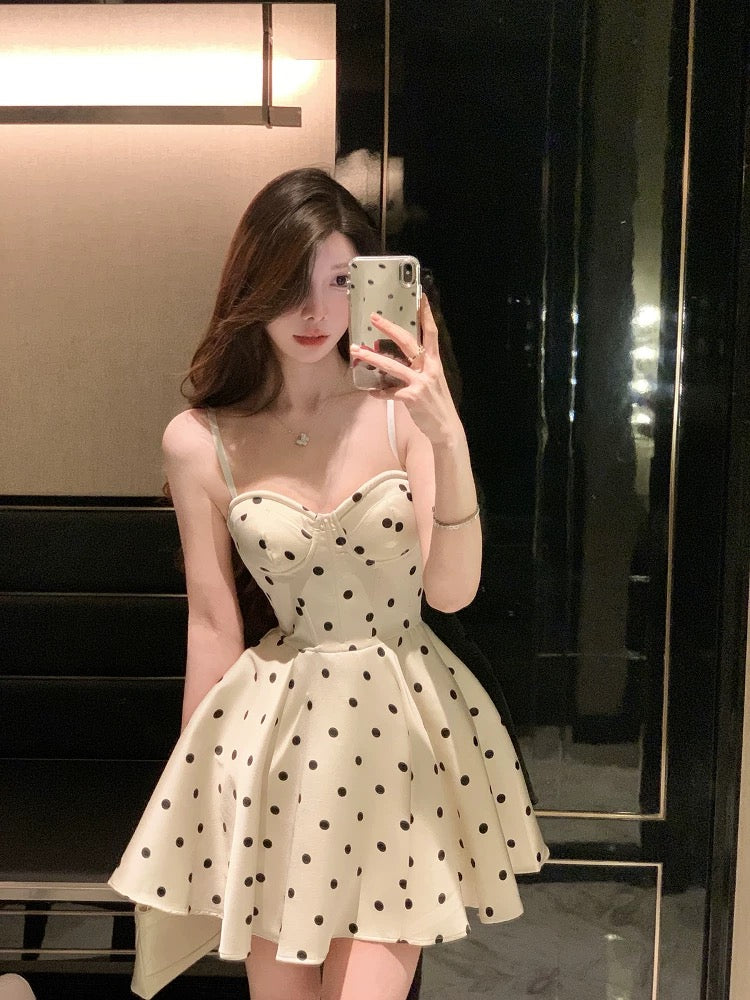 韩式波点 短裙波点裙收腰连衣裙 Korean-Style Polka Dot Short Dress with a Cinched Waist
