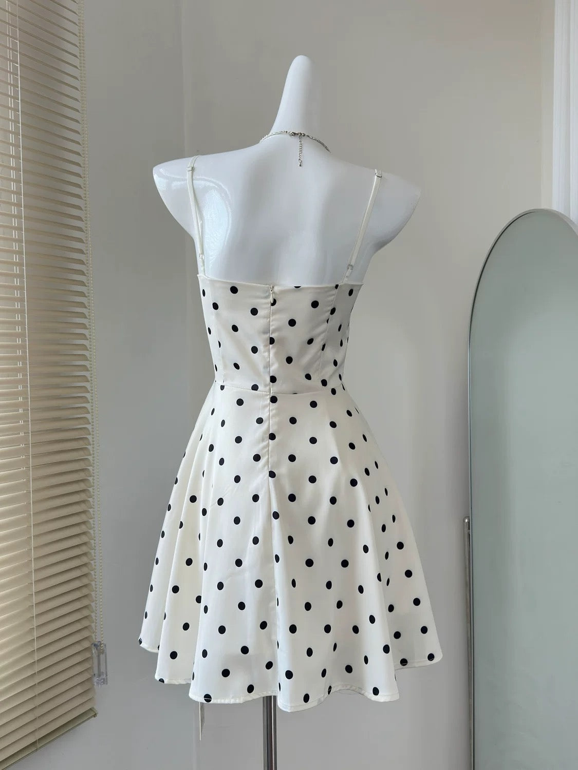 韩式波点 短裙波点裙收腰连衣裙 Korean-Style Polka Dot Short Dress with a Cinched Waist