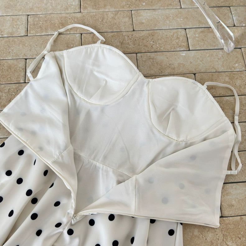 韩式波点 短裙波点裙收腰连衣裙 Korean-Style Polka Dot Short Dress with a Cinched Waist