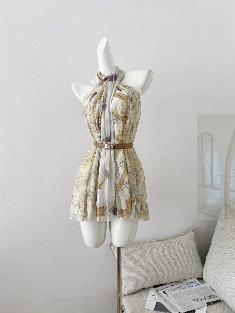 尼罗浮宫 交叉挂脖印花连衣裙 Nile Louvre Cross-Halter Printed Dress