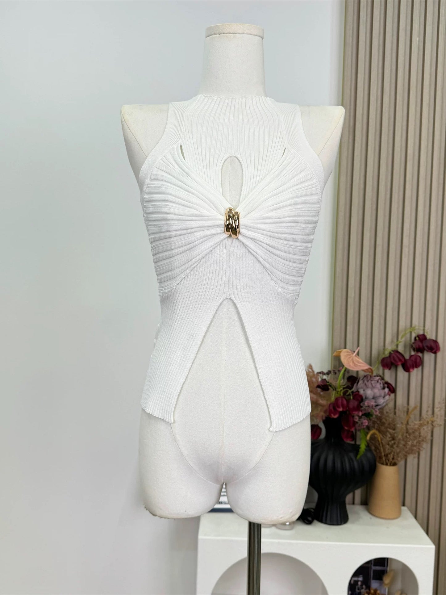 腰线杀手 扭结针织高领无袖上衣 Waistline Killer Twisted Knit High-Neck Sleeveless Top