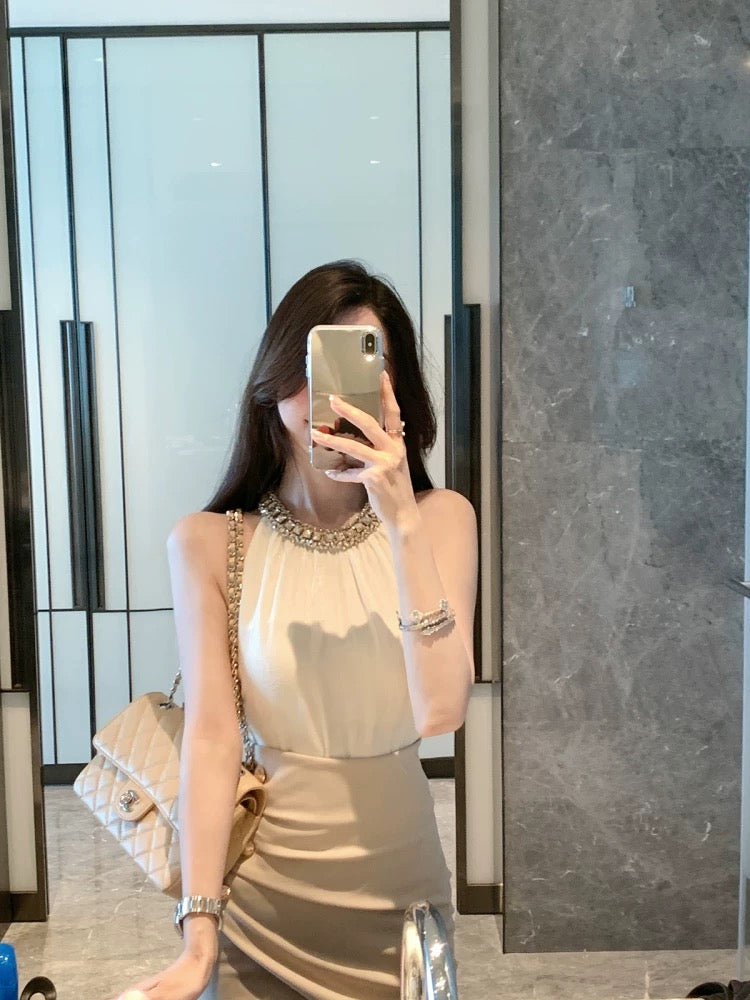 金秘书法则 挂脖无袖上衣➕高腰侧扭套装 Secretary Kim Style Halter Neck Top and High-Waist Side-Twist Set