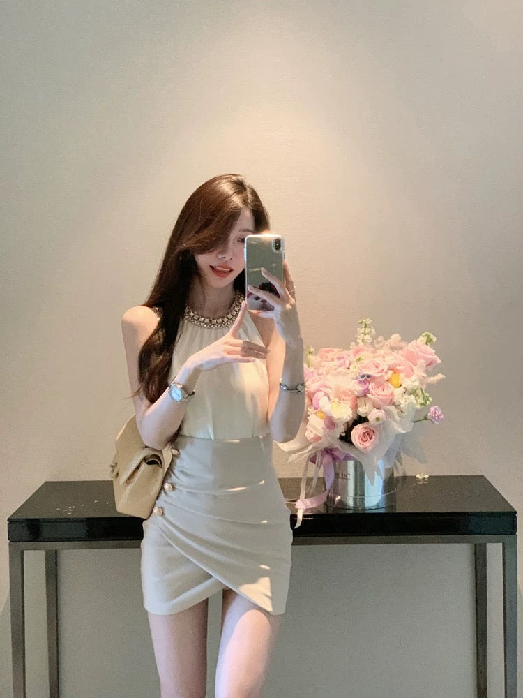金秘书法则 挂脖无袖上衣➕高腰侧扭套装 Secretary Kim Style Halter Neck Top and High-Waist Side-Twist Set