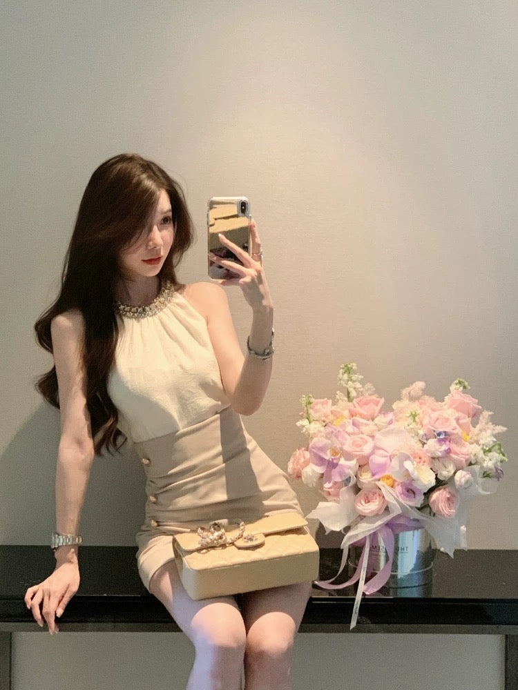 金秘书法则 挂脖无袖上衣➕高腰侧扭套装 Secretary Kim Style Halter Neck Top and High-Waist Side-Twist Set