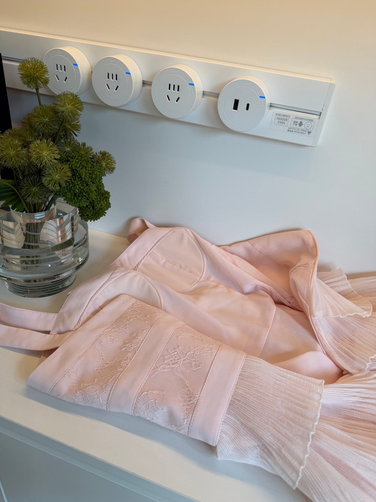 爱丽丝长款 蕾丝网纱连衣裙 Enchanted Alice Lace-Paneled Pleated Bow - Maxi Dress