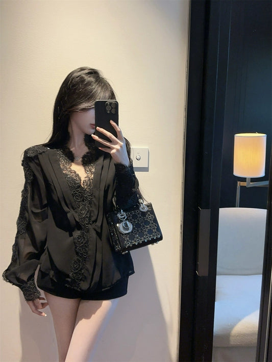 高智韩女 玫瑰蕾丝V领衬衫 Elegant Korean Style Rose Lace V-Neck Blouse