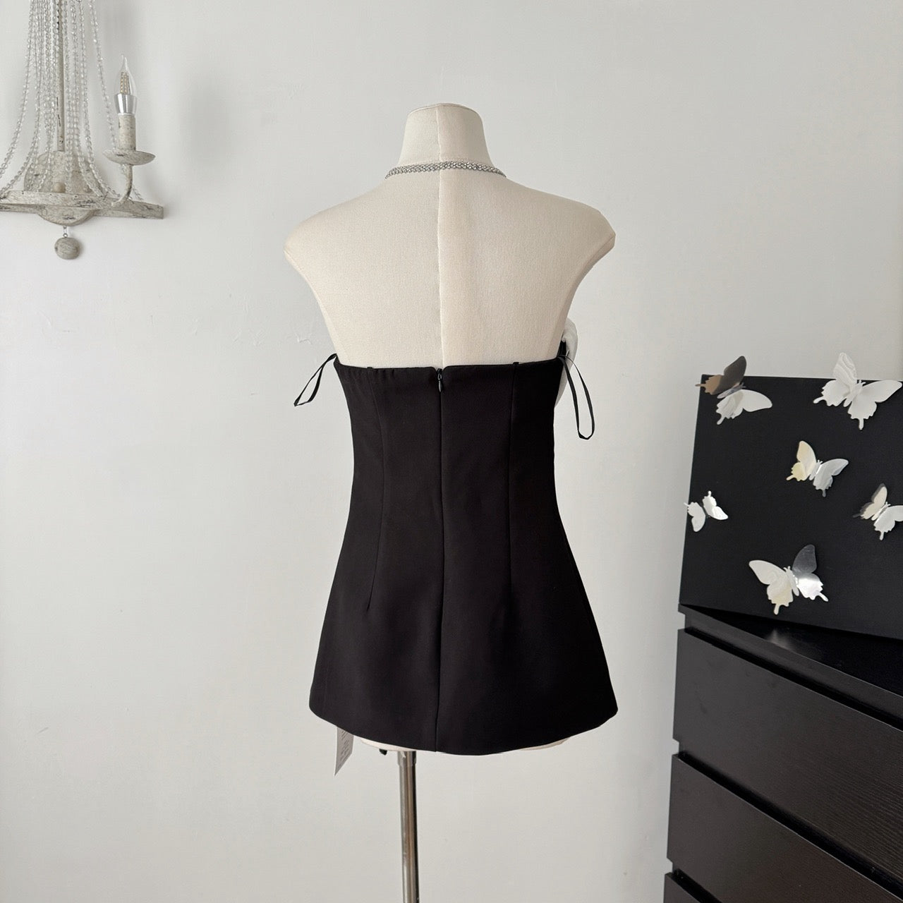 浪漫独宠 小众设计黑白玫瑰连衣裙 Exclusively Romantic – Niche Design Black and White Rose Dress